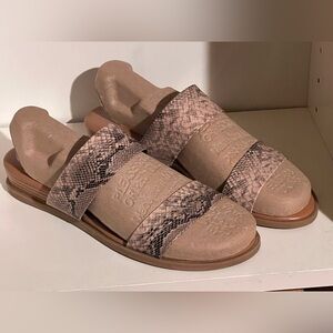 LC Lauren Conrad Snakeskin Beige Mules